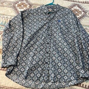Cinch Button down long sleeve. Medium